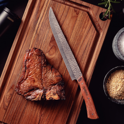 Couteau à viande Nomade. Inox martelé et bois .